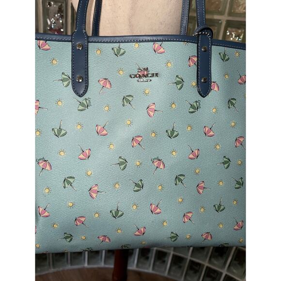 Coach Reversible City Tote with Beach Umbrella Print - Picture 5 of 12